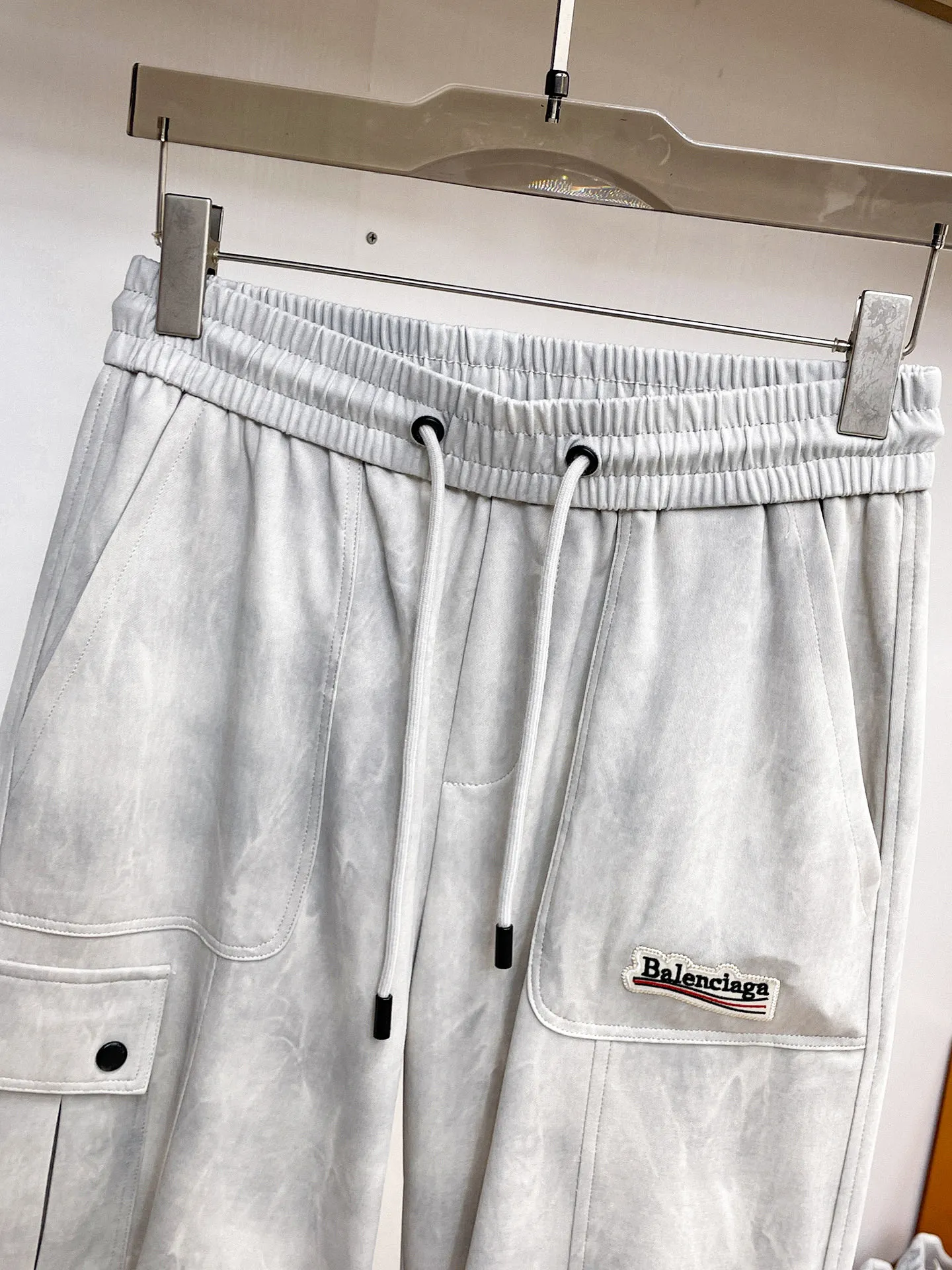 Balenciaga 🆕2026 Autumn and Winter New Arrival Casual Pants! 🎁On sale simultaneously on the official website. Brand Classic LOGO casual pants, customized fabrics, excellent comfort and strong touch. Highly recognisable, perfect appearance and craftsmanship. Size:M-3XL